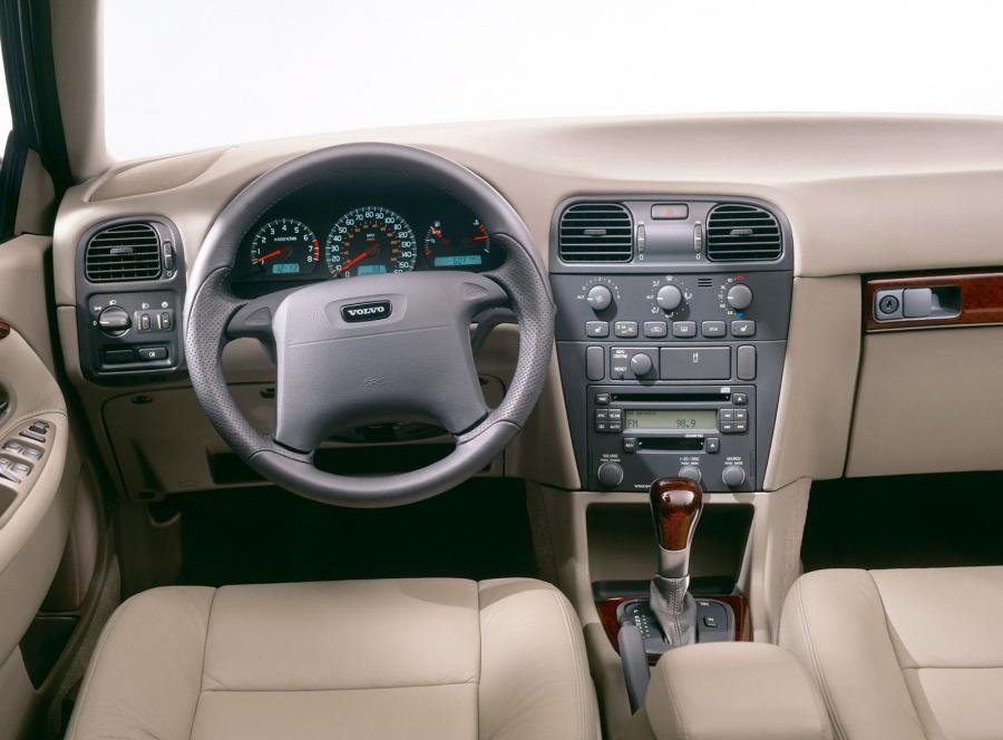  Volvo S40 1999 года  (фото 10 из 17)